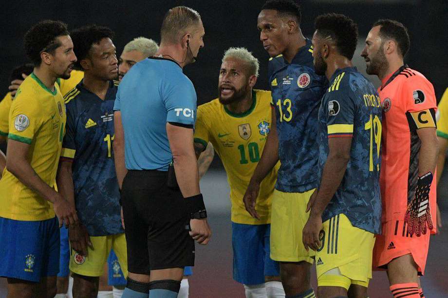 Hubo polémica en el partido de Colombia y Brasil.