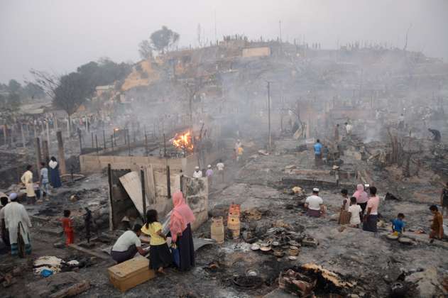 Drama en Bangladesh: un incendio deja a 12.000 refugiados Rohingyas sin techo