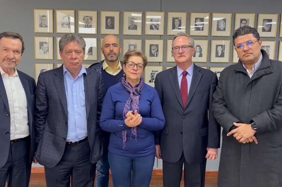 Ministra Gloria Ramírez con los presidentes y directores dela SAC, ANDI, ACOPI y Fenalco.
