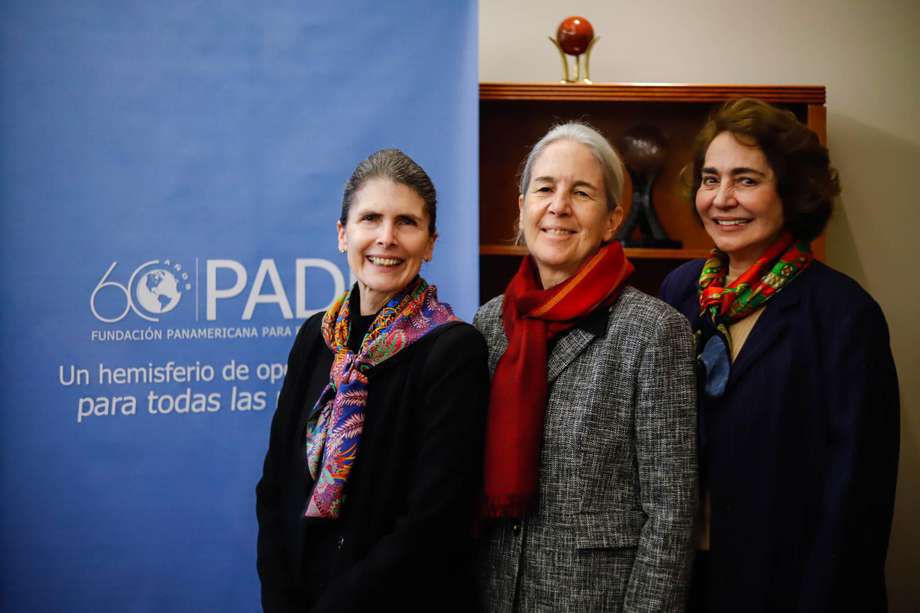 I-D: Katie Taylor, Directora Ejecutiva. Dra. Elizabeth Fox, Directora de Programas. Soraya Osorio, Directora General PADF Colombia.