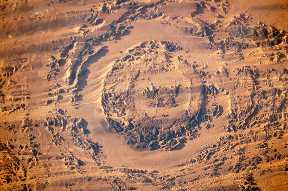 En la categoría de Tierra, las imágenes del desierto del Sahara central tomadas desde la Estación Espacial Internacional (ISS) y que a menudo incluyen dunas de arena, fueron una de las finalistas.