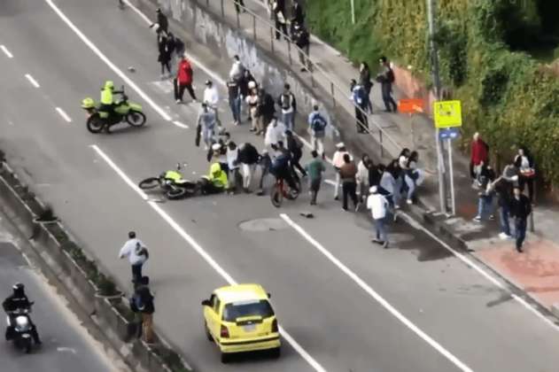 Policías en moto arrollan a participantes del día del skate en Bogotá 