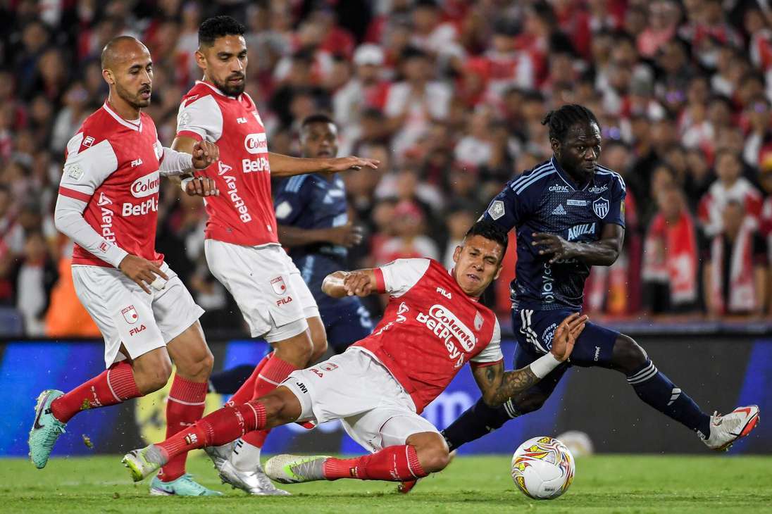 Independiente Santa Fe goleó a Junior en Bogotá.