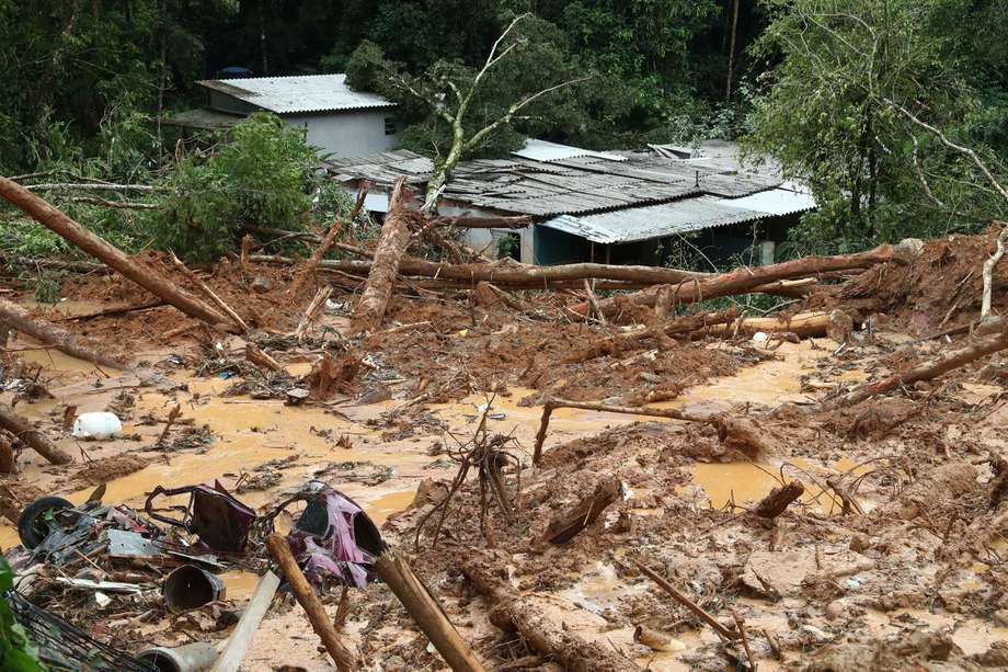 Fotografía de una zona afectada por las fuertes lluvias en el distrito de Juquehy, en la ciudad de Sao Sebastiao, en el litoral del estado de Sao Paulo. EFE/ Sebastião Moreira
