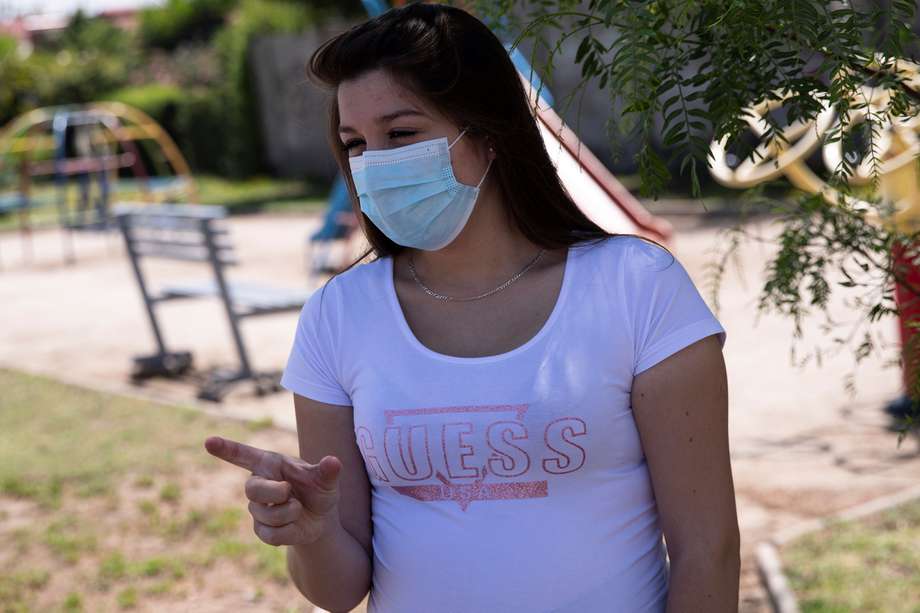 Esta es una foto de Valentina Donoso en 2021, cuando quedó embarazada a los 21 años por culpa de una falla en las pastillas anticonceptivas Anulette CD.