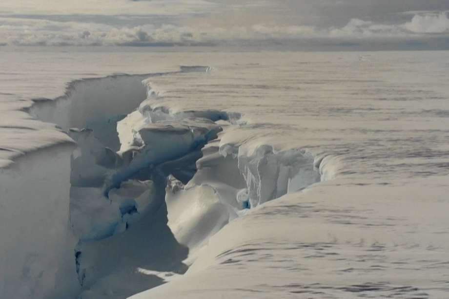 Imagen de referencia. La plataforma del glaciar Thwaites actúa como un corcho, reteniendo el glaciar sobre la tierra y brindando una defensa importante contra el aumento del nivel del mar.
