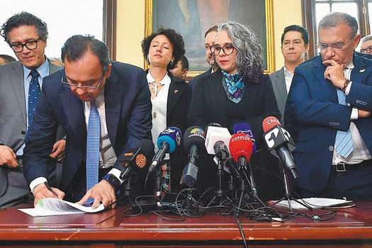 El ministro del Interior, Alfonso Prada, lideró la radicación del texto final de la reforma política. / Cortesía