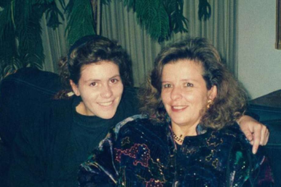 María Carolina Hoyos Turbay y su mamá, la periodista Diana Turbay (9 de marzo de 1950, Bogotá; 25 de enero de 1991, Medellín), que era directora de la revista "Hoy por Hoy" y socia del noticiero de televisión Criptón.