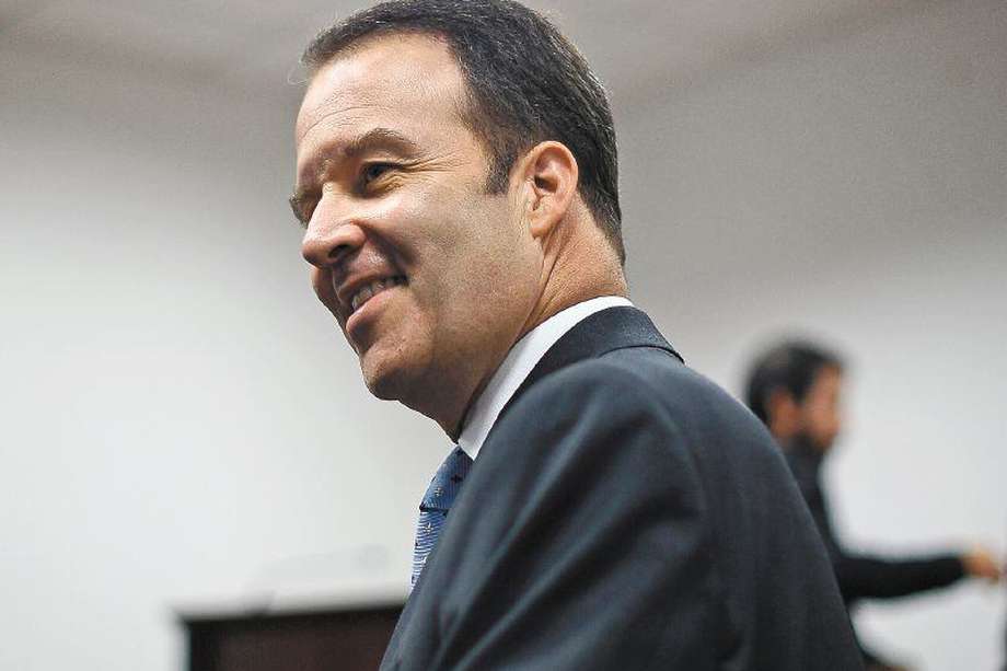 Andrés Escobar fue entre 1992 y 1994 director de Planeación y en 1999, gerente de Metrovivienda. 