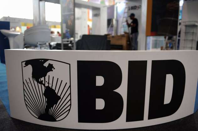 Expresidentes latinoamericanos piden posponer elección del próximo presidente del BID