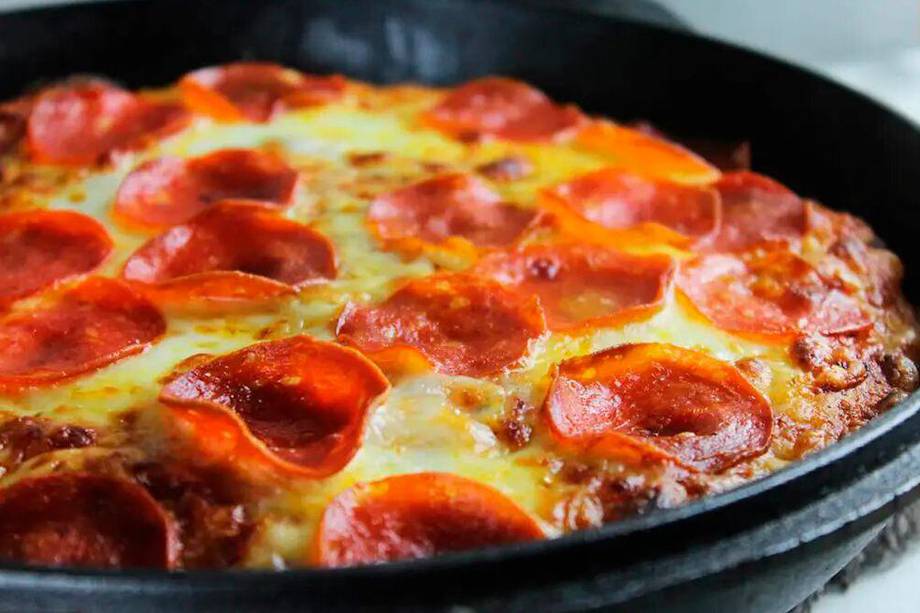 ¡Qué delicia! Prepara esta deliciosa receta de pizza en sartén