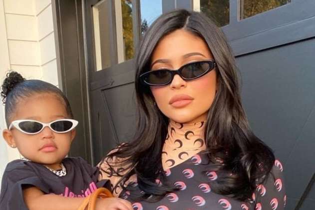 Hija de Kylie Jenner asiste al colegio con mochila de 12 mil dolares