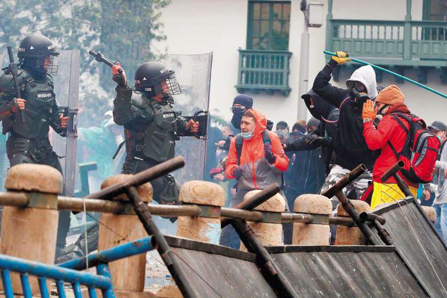 De acuerdo con el Cinep, las agresiones en el marco del paro estuvieron motivadas en un porcentaje alto por móviles de persecución política.  EFE/ Carlos Ortega.