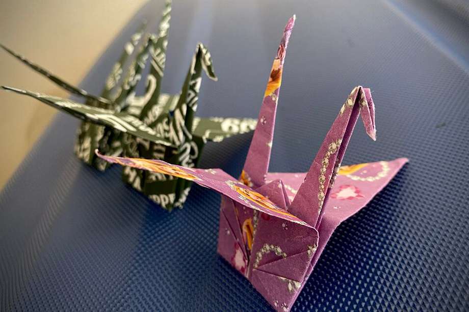 Grullas de origami, símbolo de la paz que repartían algunos taxistas durante la pasada cumbre del G7 en Hiroshima.