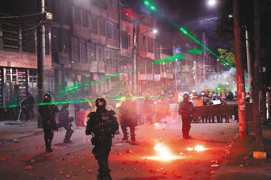 A la medianoche de este martes continuaban los disturbios en inmediaciones del Portal de las Américas.