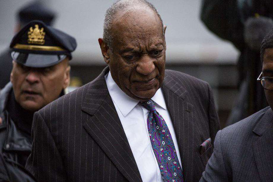 Cosby no ha comparecido en ninguna de las sesiones de este juicio, acogiéndose a la Quinta Enmienda de la Constitución estadounidense, que concede a cualquier individuo el derecho a no testificar si sus palabras pueden ser usadas para incriminarlo de un delito. 