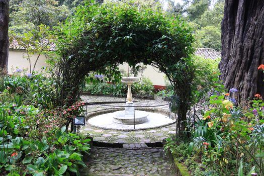 El jardín de la Casa Museo Quinta de Bolívar de Bogotá es el primer jardín histórico en ser declarado patrimonio cultural.