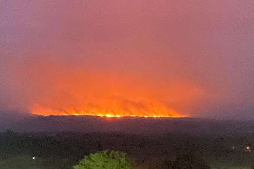 Imagen de los incendios que asolan el Parque Nacional de Tinigua.   / Cortesía: Defensoría del Pueblo