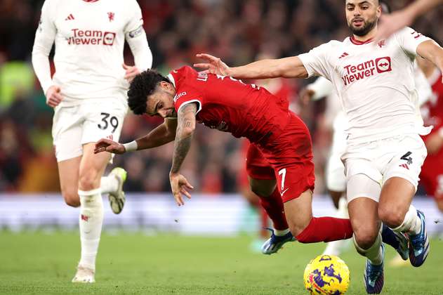 Liverpool y Manchester United protagonizaron frío empate: ¿cómo le fue a Luis Díaz?