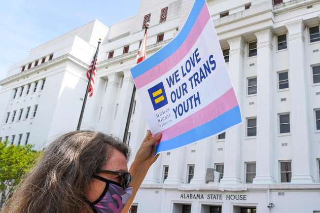 Arkansas, primer estado de EE. UU. que prohíbe tratamientos para menores trans