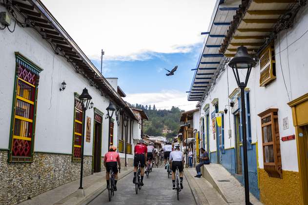 Recorrer Colombia en bicicleta para contribuir con la economía del país 