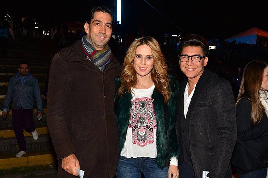 Alejandra Azcárate junto a su esposo Miguel Jaramillo Arango y el estilista Franklin Ramos