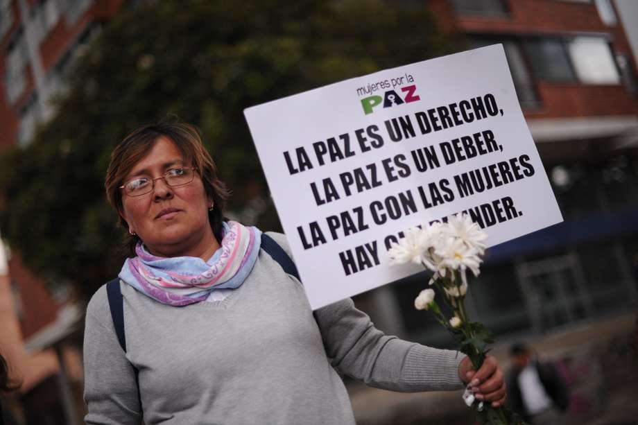 Víctimas, indígenas, afros, estudiantes, campesinos y el movimiento Mujeres por la Paz, se movilizaron por Bogotá, exigiendo la implementación de los acuerdos de paz entre el gobierno y las Farc.