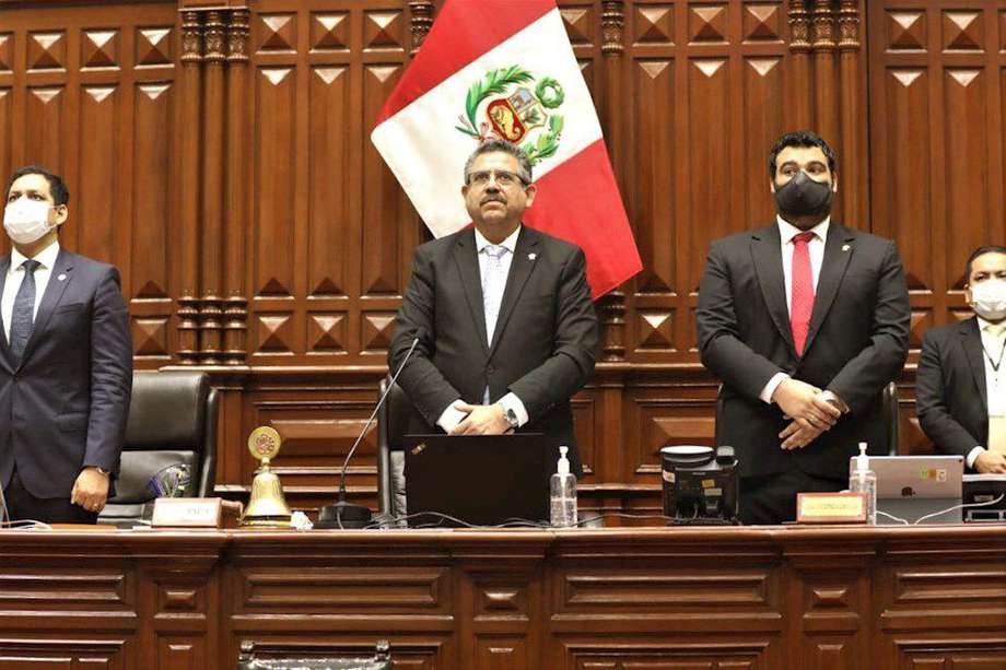 Manuel Merino, presidente del Congreso de Perú, no logró los votos para censurar a ministra de Economía.