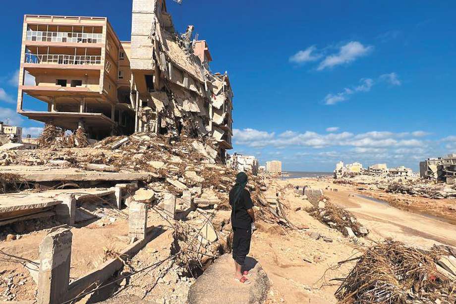 Vista de un edificio colapsado en la ciudad de Derna. / EFE