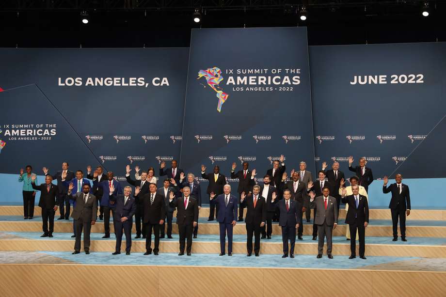 La novena Cumbre de las Américas se desarrolló en la ciudad de Los Ángeles. Entre los países no invitados figuraron Cuba, Nicaragua y Venezuela. 