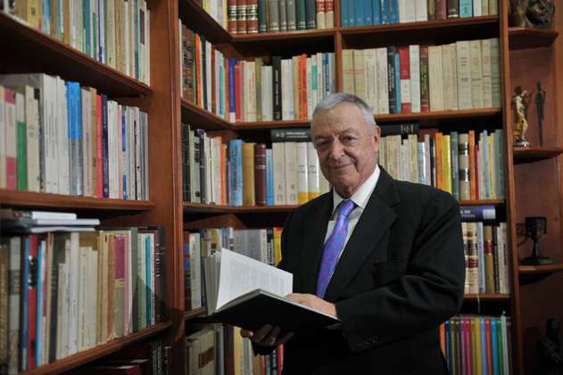"Aquí no hay propaganda, ni de mi señora, ni de políticos": rector de la Sergio Arboleda