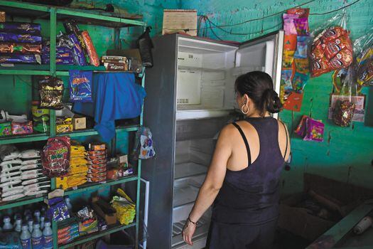 En este territorio de Cundinamarca, la población batalla con las constantes interrupciones de energía. Alimentos dañados y niños que no pueden atender las clases virtuales son algunas consecuencias.