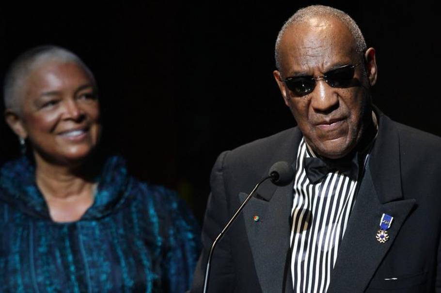 Esposa de Bill Cosby sale en defensa del comediante