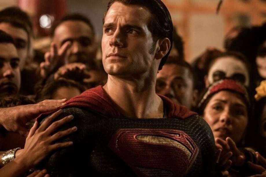 El actor Henry Cavill en su interpretación de Superman en el universo de DC Comics.