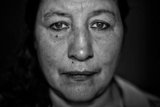 María Norata Cárdenas participó en un taller de reparación con las madres de Soacha, allí se encontraron en el amor de madres y el dolor de la desaparición forzada. / Mauricio Alvarado - El Espectador.