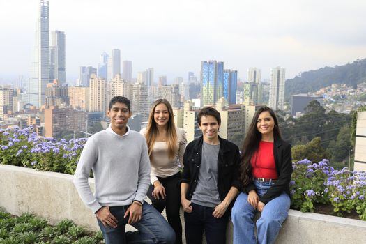 La Universidad Externado de Colombia exalta la trayectoria académica, personal y social de los estudiantes.