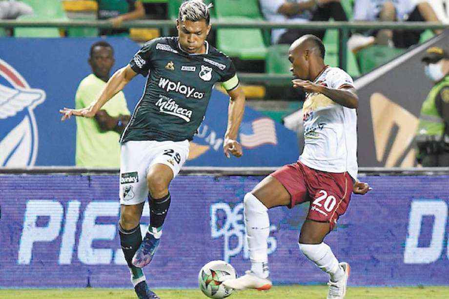 Teófilo Gutiérrez (izq.) durante la final que Deportivo Cali le ganó al Deportes Tolima, en diciembre pasado. / Dimayor