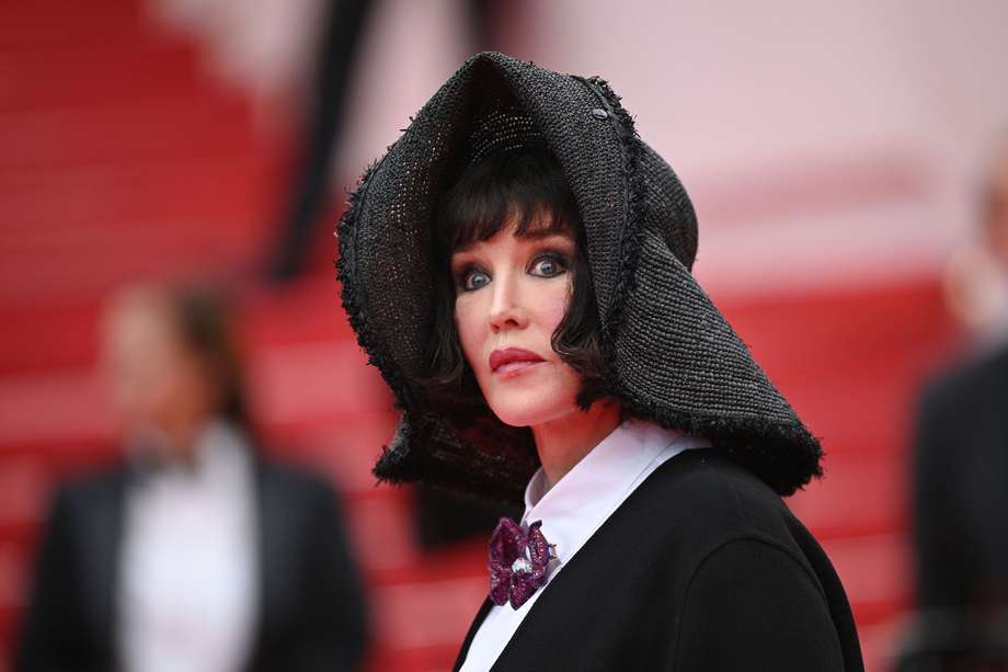 Isabelle Adjani asiste a la proyección de "Forever Young (Les Amandiers)" durante la 75ª edición del Festival de Cine de Cannes.