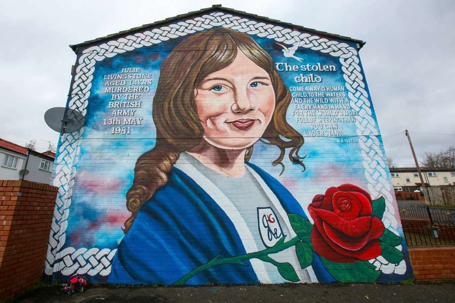 Mural en el occidente de Belfast (Irlanda del Norte) en homenaje a Julie Livingstone, asesinada por soldados británicos en 1981 cuando tenía 14 años.