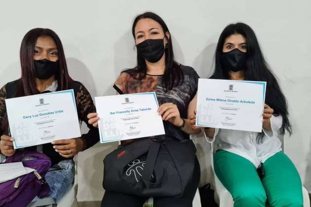 En Antioquia, mujeres víctimas y excombatientes se graduaron como activistas de paz