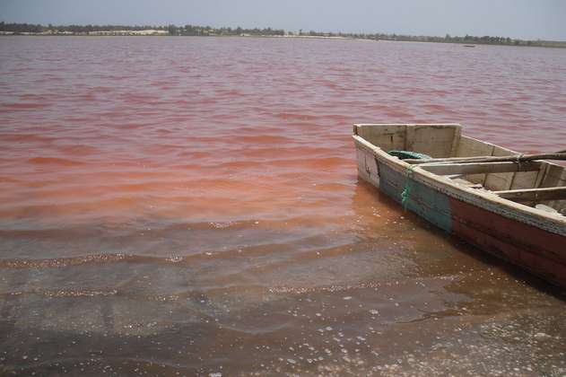 Inundaciones amenazan el ecosistema del Lago Rosa en Senegal