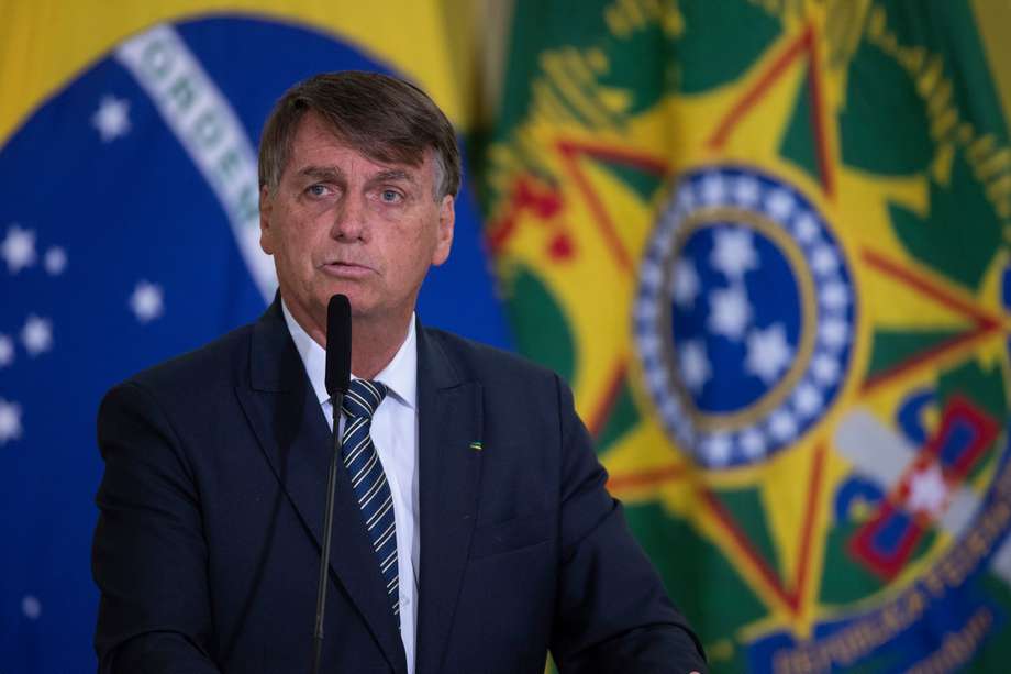 El presidente, Jair Bolsonaro, fue apuñalado en el abdomen, cuando se encontraba en medio de una multitud durante un acto de campaña en 2018, en el estado de Minas Gerais, al sureste de Brasil.