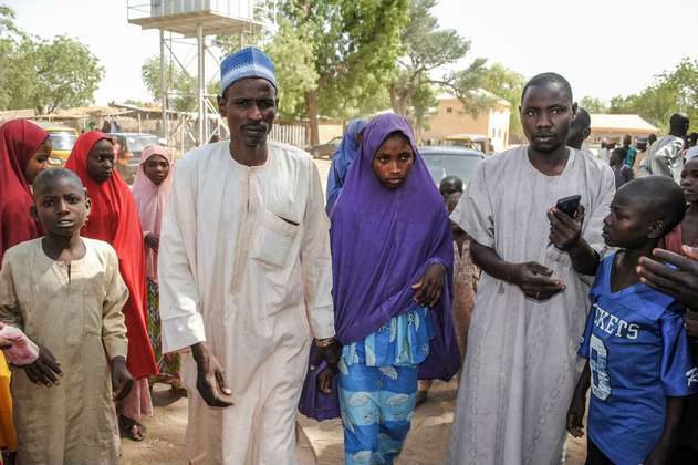 Más de 70 niñas son liberadas por Boko Haram tras un mes de su secuestro