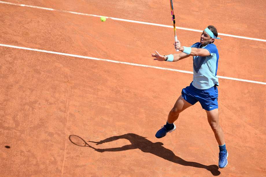 Rafael Nadal en su partido en el Master 1000 de Roma contra John Isner.
