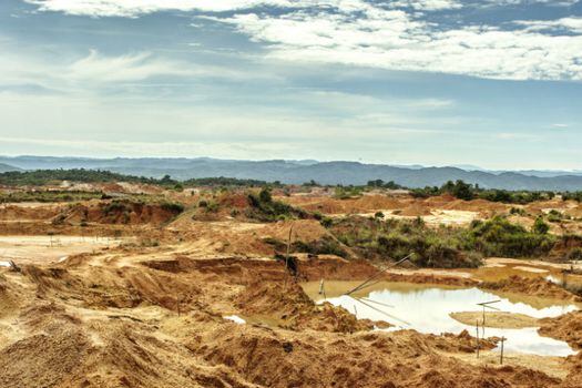 Desierto producido por la minería ilegal de oro en el municipio de  Nechí, Antioquia. /  Juan Manuel Peña - Fundación Chasquis