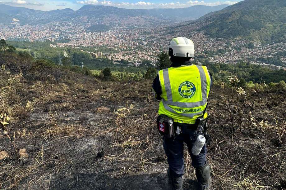 El incendio se presentó entre el Seminario Mayor y el Túnel de Oriente en Medellín.