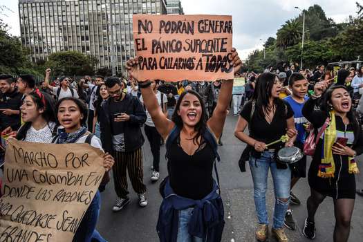 Desde el jueves, en Colombia se registran masivas marchas en varias ciudades.  / AFP