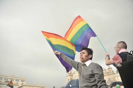 Convocan a besatón en rechazo a acto de homofobia en Engativá