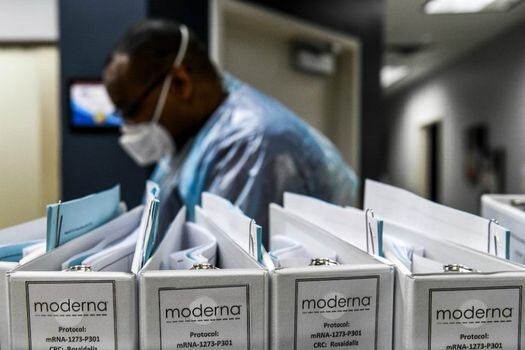 La compañía biotecnológica Moderna es una de las que está intentando junto a varias decenas más alrededor del mundo de obtener una vacuna eficaz.
