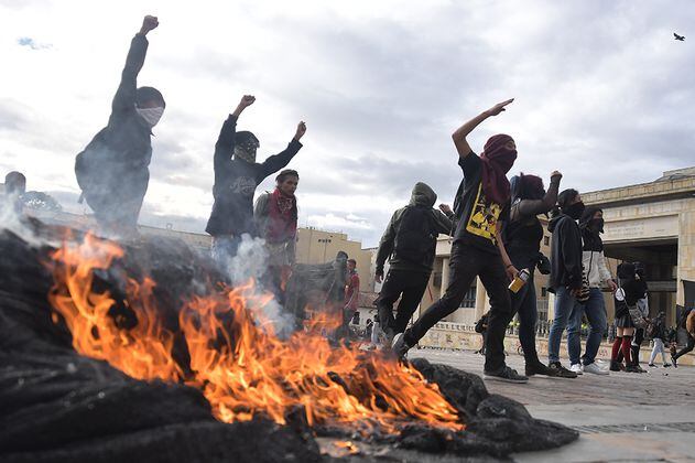 Reportan enfrentamientos entre jóvenes y Esmad en Plaza de Bolívar 